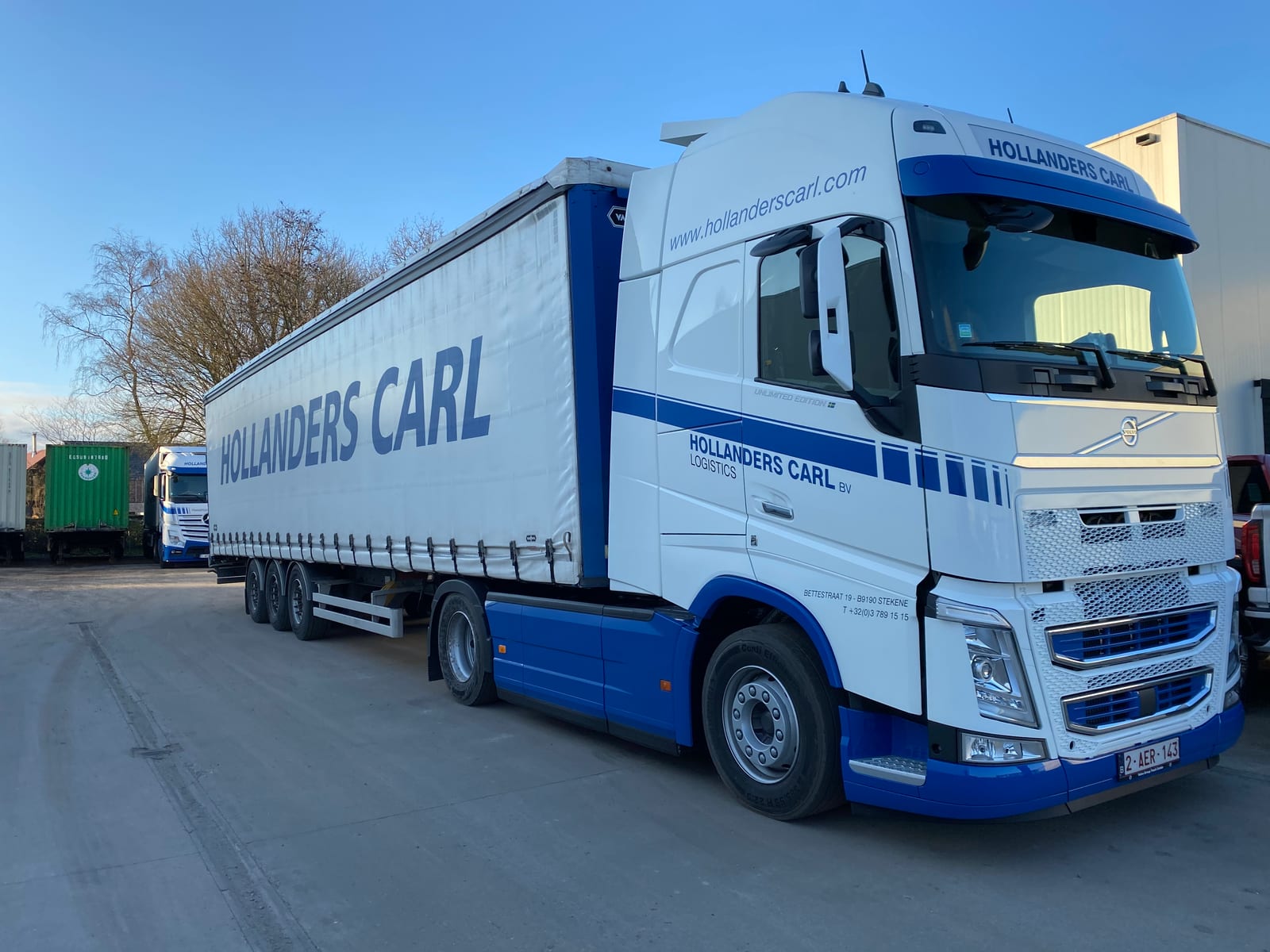 Hollanders Carl vrachtwagen met COSCO-zeecontainer aan de kade