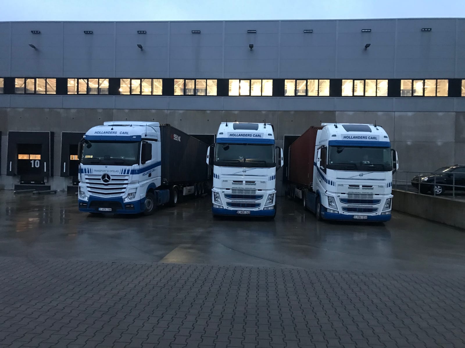 Hollanders Carl Logistics containertransport op de weg